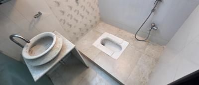 Bathroom Image of 2000 Sq.ft 3.5 BHK Apartment / Flat for rent in Goel Ganga Melrose, Ghorpadi Pune for Rs. 75000