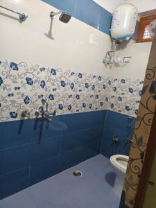 Bathroom Image of 1800 Sq.ft 3.5 BHK Builder Floor for rent in Indira Nagar Lucknow for Rs. 22000
