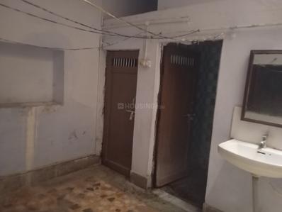 Bathroom Image of 850 Sq.ft 1 BHK Independent House for rent in Khati Baba Jhansi for Rs. 5500