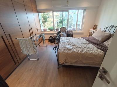 Bedroom Image of 1300 Sq.ft 2 BHK Apartment / Flat for sale in Bandra West Mumbai for Rs. 125000000