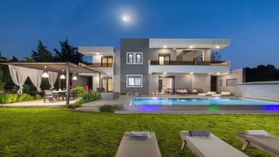 Image of 5000 Sq.ft 5 BHK Villa for rent in Adani The North Park, Shantigram, Ahmedabad for Rs. 90000