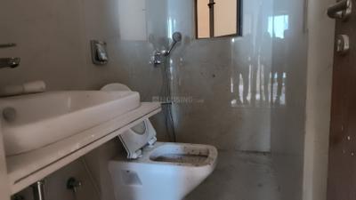 Bathroom Image of 550 Sq.ft 1 BHK Apartment / Flat for rent in Vile Parle East Mumbai for Rs. 50000