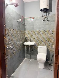 Bathroom Image of 780 Sq.ft 2 RK Builder Floor for rent in Sector 31 Gurgaon for Rs. 24000