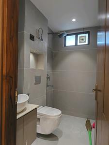 Common Bathroom Image of 2200 Sq.ft 4 BHK Builder Floor for sale in Indirapuram Ghaziabad for Rs. 22000000