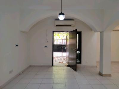 Living Room Image of 1800 Sq.ft 4 BHK Apartment / Flat for rent in Sarita Vihar New Delhi for Rs. 75000
