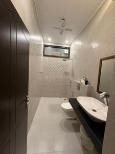 Bathroom Image of 1700 Sq.ft 3 BHK Apartment / Flat for sale in Nilgiri Apartments, Alaknanda New Delhi for Rs. 35000000