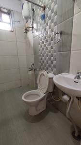 Bathroom Image of 400 Sq.ft 1 RK Apartment / Flat for rent in Koramangala Bengaluru for Rs. 20000