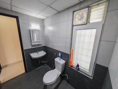 Bathroom Image of 601 Sq.ft 1 BHK Apartment / Flat for rent in Olympia Opaline, Navalur Chennai for Rs. 29000