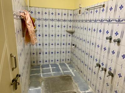 Bathroom Image of 1200 Sq.ft 2 BHK Builder Floor for rent in Vijayanagar Bengaluru for Rs. 23000