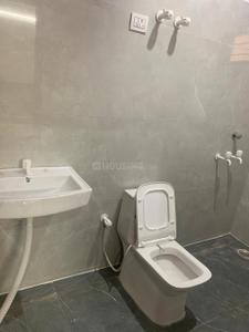 Bathroom Image of 350 Sq.ft 1 RK Studio for rent in Sarita Vihar New Delhi for Rs. 10000