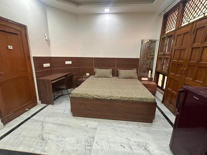 Huda plots sector 56 Bedroom 1