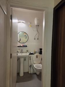 Bathroom Image of 550 Sq.ft 1 BHK Apartment / Flat for rent in Godrej Infinity, Mundhwa Pune for Rs. 29000