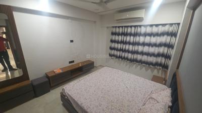 Bedroom Image of 1300 Sq.ft 3 BHK Apartment / Flat for rent in Prerna Aagam, Jodhpur Ahmedabad for Rs. 50000