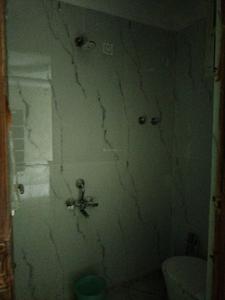 Common Bathroom Image of 550 Sq.ft 1 BHK Apartment / Flat for sale in Primex Krishna Apartment, Kulesara Greater Noida for Rs. 1761000