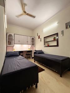 Study Room Image of Oracle living in GTB Nagar, New Delhi