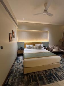 Bedroom Image of 750 Sq.ft 1 RK Apartment / Flat for rent in L I G Colony Indore for Rs. 14000