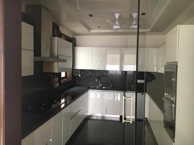 Kitchen Image of 4050 Sq.ft 4 BHK Apartment / Flat for rent in Safdarjung Development Area New Delhi for Rs. 300000
