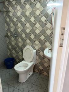 Bathroom Image of 1120 Sq.ft 3 BHK Apartment / Flat for rent in SMS Sereniti, Panampilly Nagar Kochi for Rs. 27000