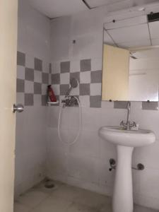 Common Bathroom Image of 1350 Sq.ft 3 BHK Apartment / Flat for sale in Gaur City 7th Avenue, Noida Extension Greater Noida for Rs. 14500000