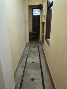 Balcony Image of 585 Sq.ft 2 BHK Builder Floor for rent in Laxmi Nagar New Delhi for Rs. 17000