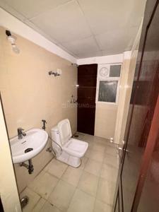 Bathroom Image of 1070 Sq.ft 2.5 BHK Apartment / Flat for rent in Amrapali Castle, Chi V Greater Noida for Rs. 24000