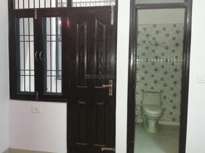 Bathroom Image of 850 Sq.ft 2 BHK Builder Floor for rent in Vaishali Ghaziabad for Rs. 19000