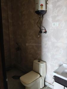 Bathroom Image of 300 Sq.ft 1 RK Apartment / Flat for rent in Mukherjee Nagar New Delhi for Rs. 11000