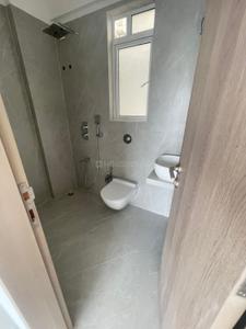 Bathroom Image of 653 Sq.ft 1 BHK Apartment / Flat for rent in Kanakia Sevens, Andheri East Mumbai for Rs. 55000