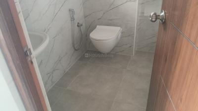 Bathroom Image of 700 Sq.ft 1 BHK Apartment / Flat for rent in Murugeshpalya Bengaluru for Rs. 29000