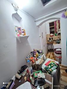 Hall Image of 300 Sq.ft 1 RK Independent House for rent in Husainganj Lucknow for Rs. 4500