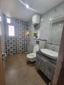 Bathroom Image of 3750 Sq.ft 5 BHK Penthouse for sale in Emaar Palm Gardens, Sector 83 Gurgaon for Rs. 42500000