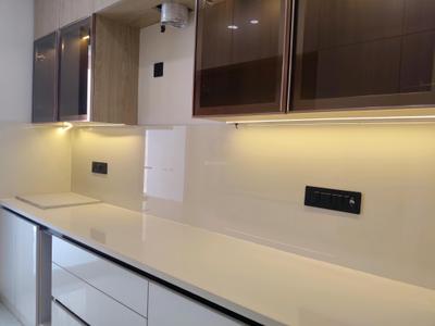 Kitchen Image of 2430 Sq.ft 3 BHK Builder Floor for rent in DLF Phase 4 Gurgaon for Rs. 125000