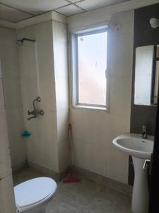 Bathroom Image of 1500 Sq.ft 3.5 BHK Apartment / Flat for rent in Skytech Matrott, Sector 76 Noida for Rs. 36000
