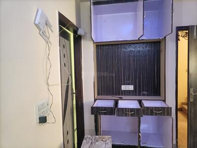 Bedroom Image of 1080 Sq.ft 3 BHK Builder Floor for rent in Preet Vihar New Delhi for Rs. 27000