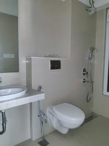 Common Bathroom Image of 615 Sq.ft 2 BHK Apartment / Flat for rent in Mulund West Mumbai for Rs. 57500