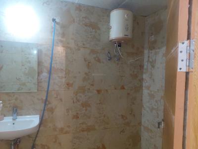 Bathroom Image of 300 Sq.ft 1 RK Apartment / Flat for rent in Tower, Arjunganj Lucknow for Rs. 15000