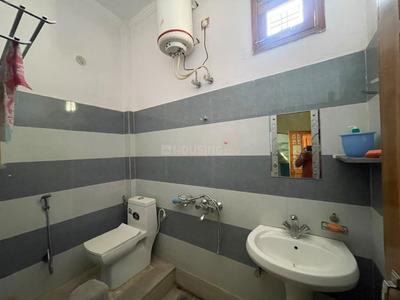 Bathroom Image of 1000 Sq.ft 2 BHK Independent House for rent in Gumaniwala Rishikesh for Rs. 13500