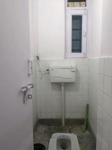 Common Bathroom Image of 1300 Sq.ft 3 BHK Apartment / Flat for rent in Vikaspuri New Delhi for Rs. 36000