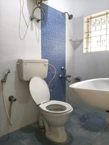 Common Bathroom Image of 576 Sq.ft 1 BHK Apartment / Flat for rent in Mahadevapura Bengaluru for Rs. 27500