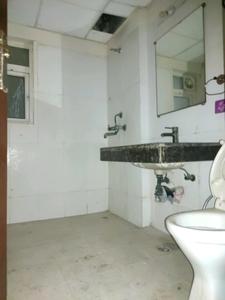 Common Bathroom Image of 1685 Sq.ft 3 BHK Apartment / Flat for sale in Paramount Floraville, Sector 137 Noida for Rs. 20700000