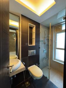 Bathroom Image of 2500 Sq.ft 4 BHK Builder Floor for rent in Raheja Atlantis, Lower Parel Mumbai for Rs. 500000