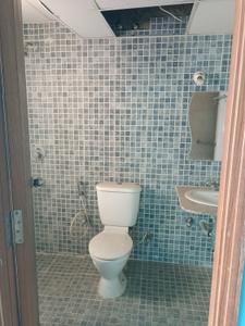 Bathroom Image of 1335 Sq.ft 3 BHK Apartment / Flat for sale in Rajbansi Nagar Patna for Rs. 10000000