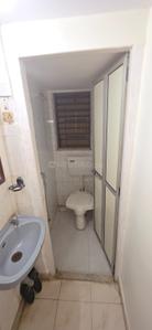 Bathroom Image of 585 Sq.ft 1 BHK Apartment / Flat for rent in Malad West Mumbai for Rs. 30000