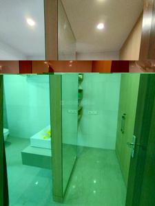 Bathroom Image of 4600 Sq.ft 4 BHK Apartment / Flat for rent in Green Park Extension New Delhi for Rs. 350000