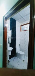 Bathroom Image of 3400 Sq.ft 3 BHK Independent House for rent in Vasundhara Colony Welfare, Vasundhara Ghaziabad for Rs. 40000