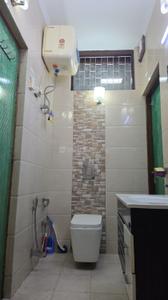 Bathroom Image of 1000 Sq.ft 2 BHK Builder Floor for rent in Lajpat Nagar New Delhi for Rs. 50000
