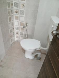 Common Bathroom Image of 1450 Sq.ft 3 BHK Apartment / Flat for sale in Satellite Ahmedabad for Rs. 8500000