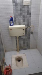 Bathroom Image of 608 Sq.ft 2 BHK Apartment / Flat for rent in Chowk Lucknow for Rs. 10000