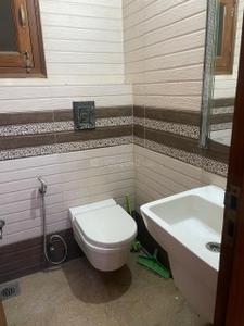 Bathroom Image of 3000 Sq.ft 3 BHK Builder Floor for rent in Sector 46 Noida for Rs. 45000