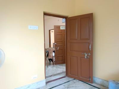 Bedroom Image of 900 Sq.ft 3 BHK Independent House for rent in Panchpota Kolkata for Rs. 12000